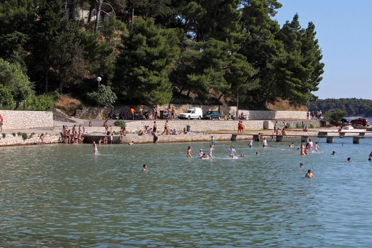 Apartments With A Swimming Pool Banjol, Rab - 11382 Exteriér fotografie